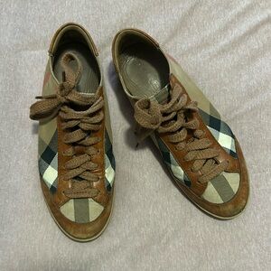Women’s preowned Burberry shoes size 37